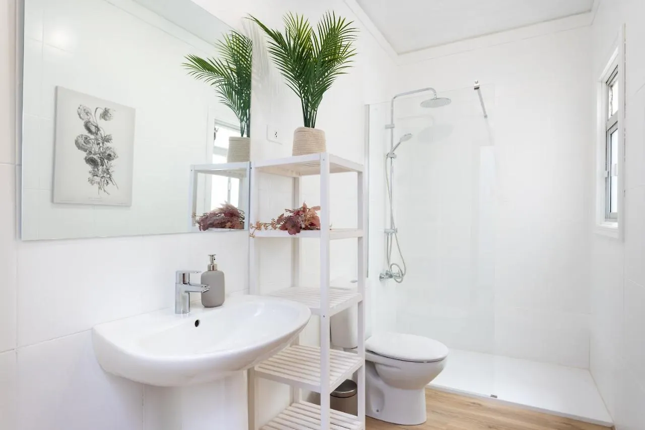 Eden Rentals 105 Surfy Stylish Bed&Coffee Room グラナディージャ・デ・アボナ